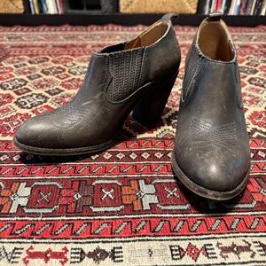 Frye Faye Shootie Leather Ankle Heeled Boot - Size 6 - Smokey Grey - Like New